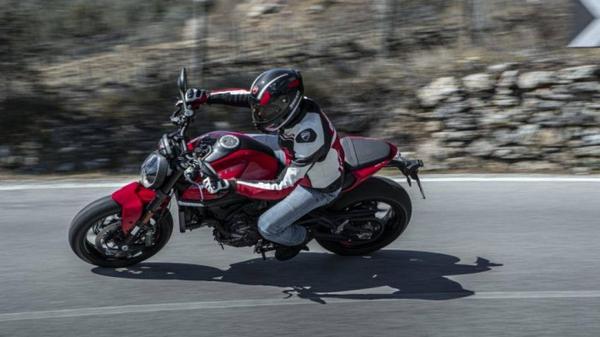 Ducati Monster 2021 được tân trang lại với loạt phụ kiện và đồ họa mới giá 412 triệu đồng