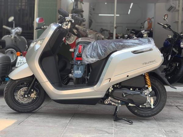 Xe ga 50cc Honda Dunk nhập tư với giá khoảng 70 triệu đồng tại Việt Nam
