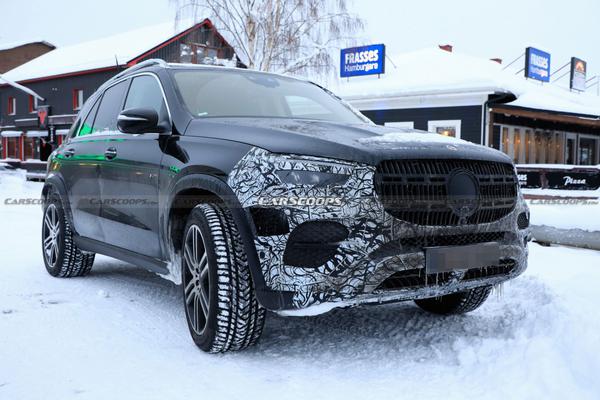 Mercedes-Benz GLE 2023 lộ diện trên nền tuyết trắng