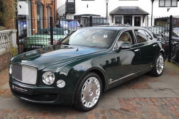 Bentley Mulsanne của Nữ hoàng Elizabeth II được bán với giá hơn 6,3 tỷ