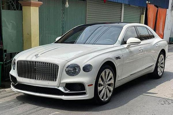 Bentley Flying Spur V8 giá 20 tỷ đồng ra biển trắng của cô nàng bán mỹ phẩm tại Đắk Lắk