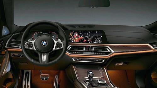 BMW tạo thông điệp lời chúc trên ngay chính chiếc xe của bạn