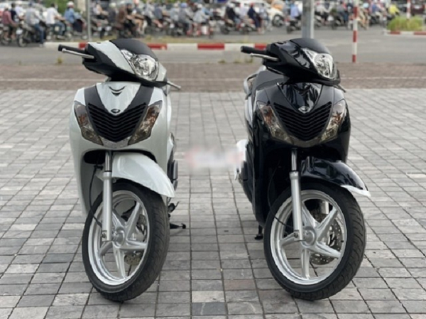 Cặp xe Honda SH chào bán với giá hơn 2 tỷ đồng tại Hà Nội