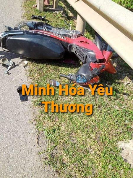 Xe container lấn sang làn đường ngược chiều rồi tông trúng xe máy khiến 2 người thương vong tại Quảng Bình