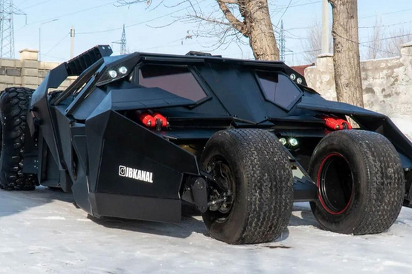 “Xe Dơi” Tumbler của Batman rao bán với giá khủng, dùng động cơ V8