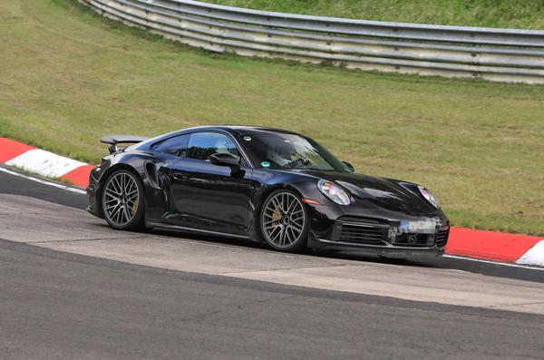 Nguyên mẫu hybrid Porsche 911 Turbo bắt gặp chạy thử nghiệm tại đường đua Nurburgring