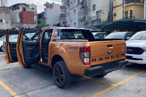 Các đại lý giảm mạnh tay cho mẫu Ford Ranger Wildtrak nhằm thu hút khách mua xe chơi Tết