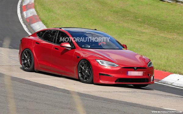 Tesla Model S Plaid lập kỷ lục mới tại trường đua Nurburgring, vượt qua Porsche Taycan Turbo