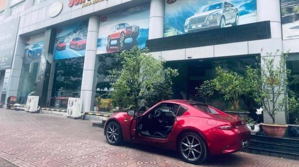 Khám phá chiếc xe thể thao mui trần Mazda MX-5 đầu tiên về Việt Nam