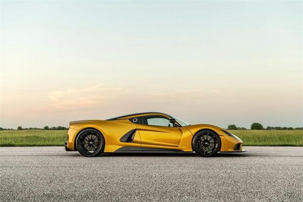 Ảnh siêu xe Hennessey Venom màu sơn gold F5 trị giá 2,1 triệu USD giới hạn 24 chiếc