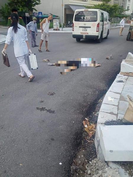 Người phụ nữ đi bộ bên đường bị xe nâng tông trúng, tử vong tại Quảng Ninh