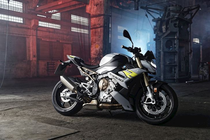 Naked bike cao cấp BMW S1000R 2021 chốt giá chỉ 415 triệu đồng