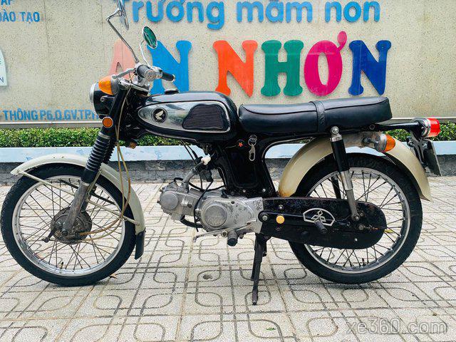 Báu vật cổ ở Cần Thơ có cả xe cổ Honda 67 Trịnh Công Sơn từng chạy
